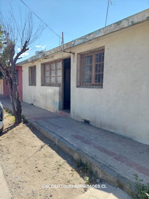 VENDO CASA MUY CENTRAL PARA REMODELAR